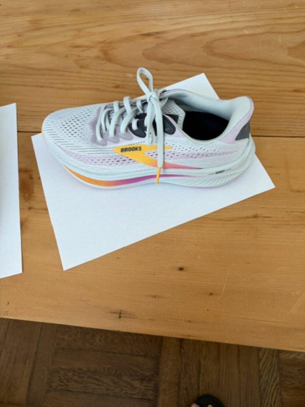 BROOKS RUNNING SHOES - Picture 2 of 4